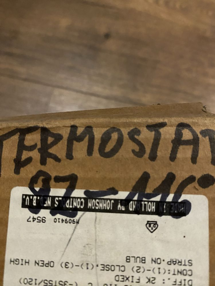 Johnson Controls A19DAF-9001 termostat przylgowy  92-116 st