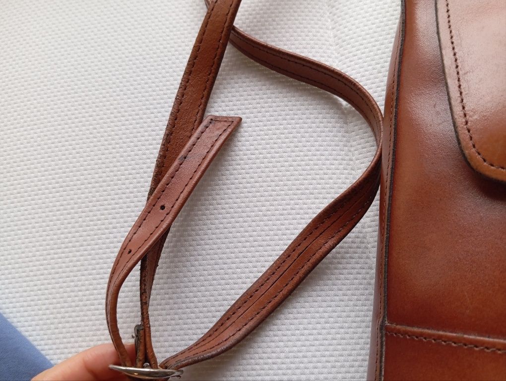Celli genuine leather messenger bag