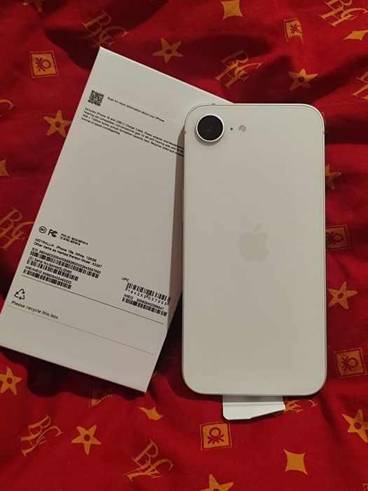 Продам iPhone 16e white 128gb