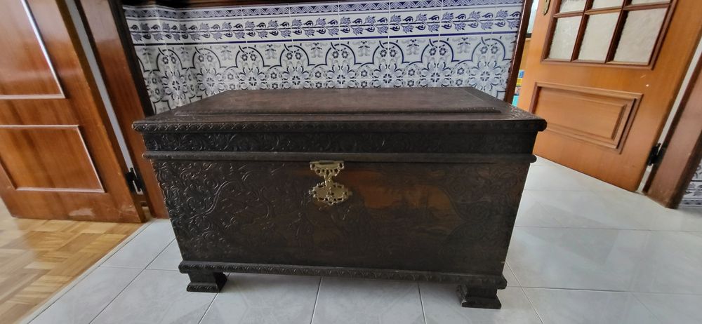 Arca de madeira em perfeito estado