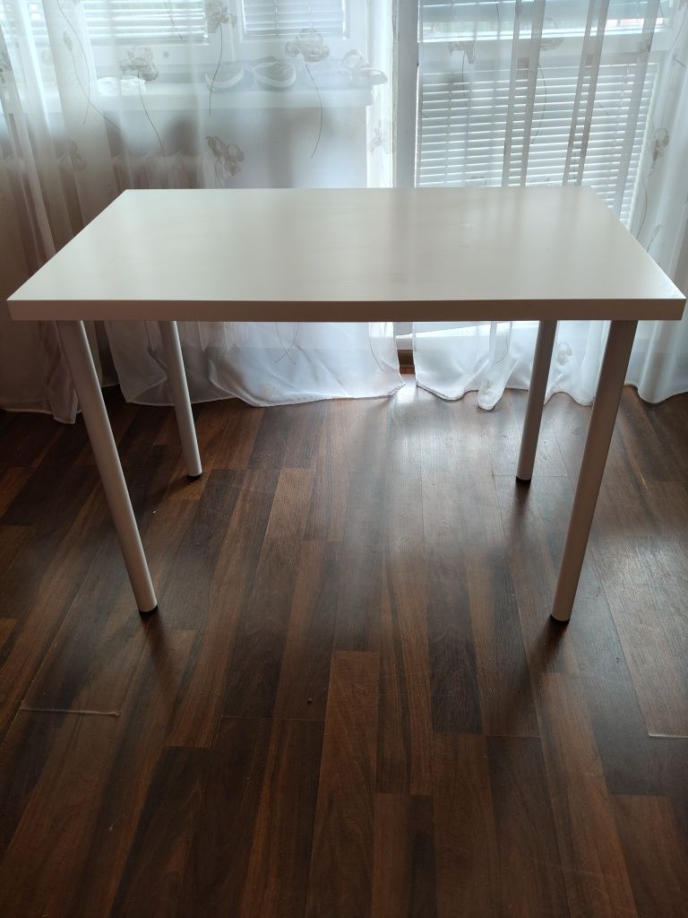 Biurko Ikea biale 100 cm + uchwyt na słuchawki, podkładka pod mysz