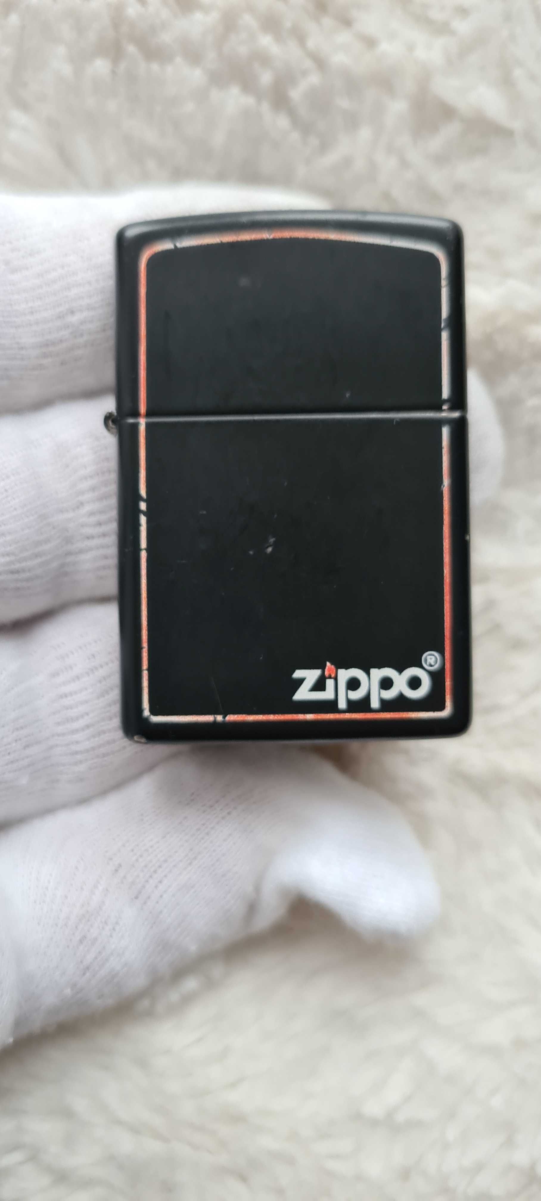 Zapalniczka Zippo Black z logo.