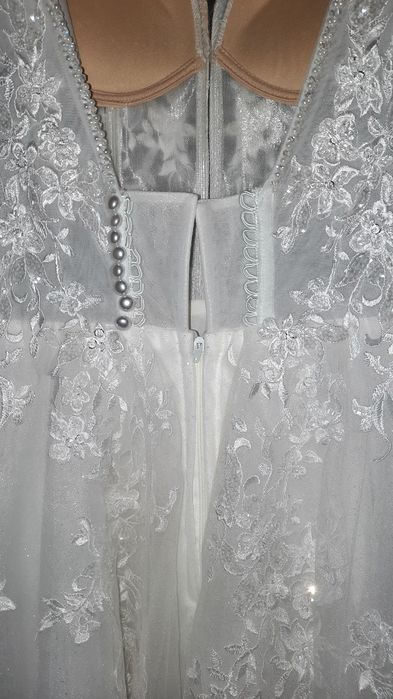 Весільна сукня .