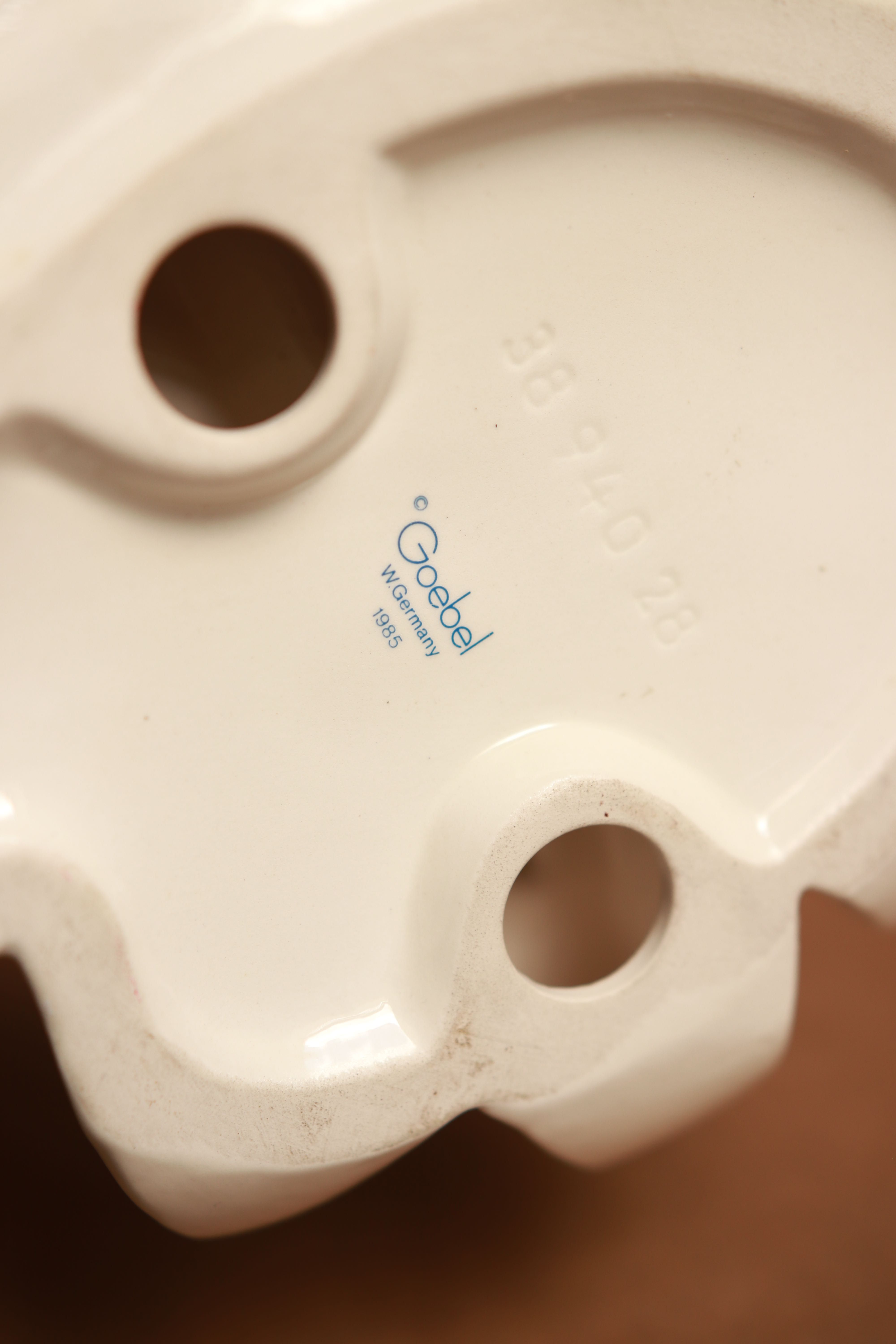 Figurka Bavaria Goebel paw