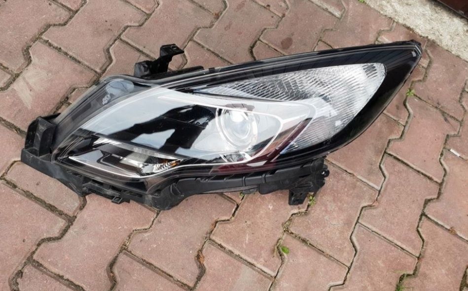 Reflektor lampa przód prawa lewa soczewka /europa/ Opel Zafira C