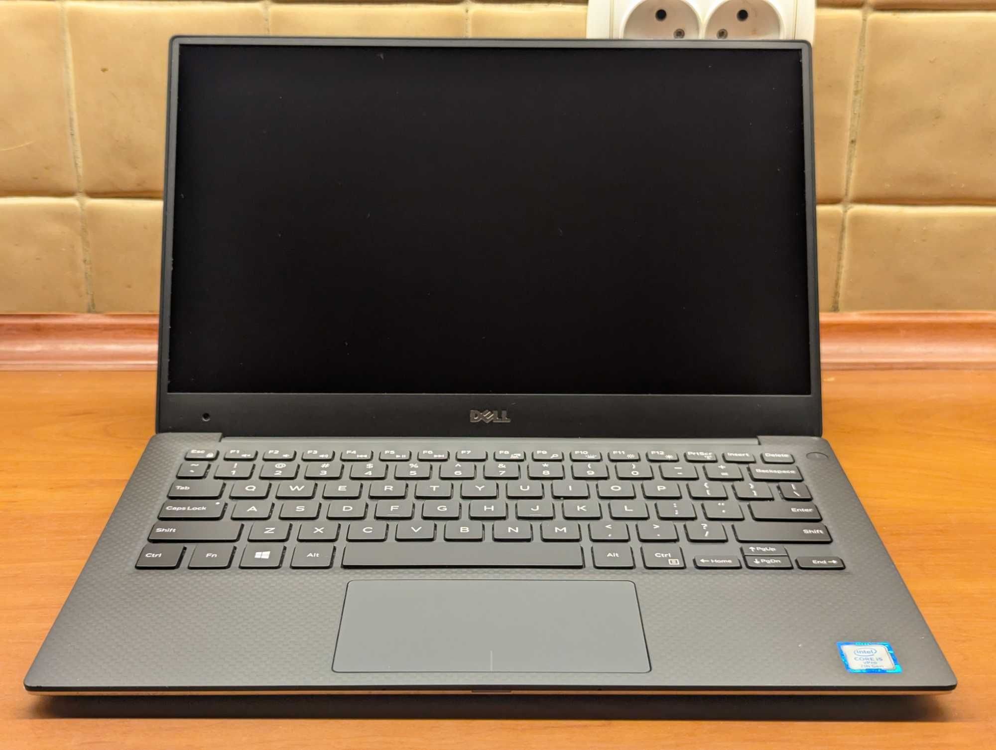 Dell XPS 13 9360, FHD IPS, i5-7300U, 8 RAM, 256 ssd m.2