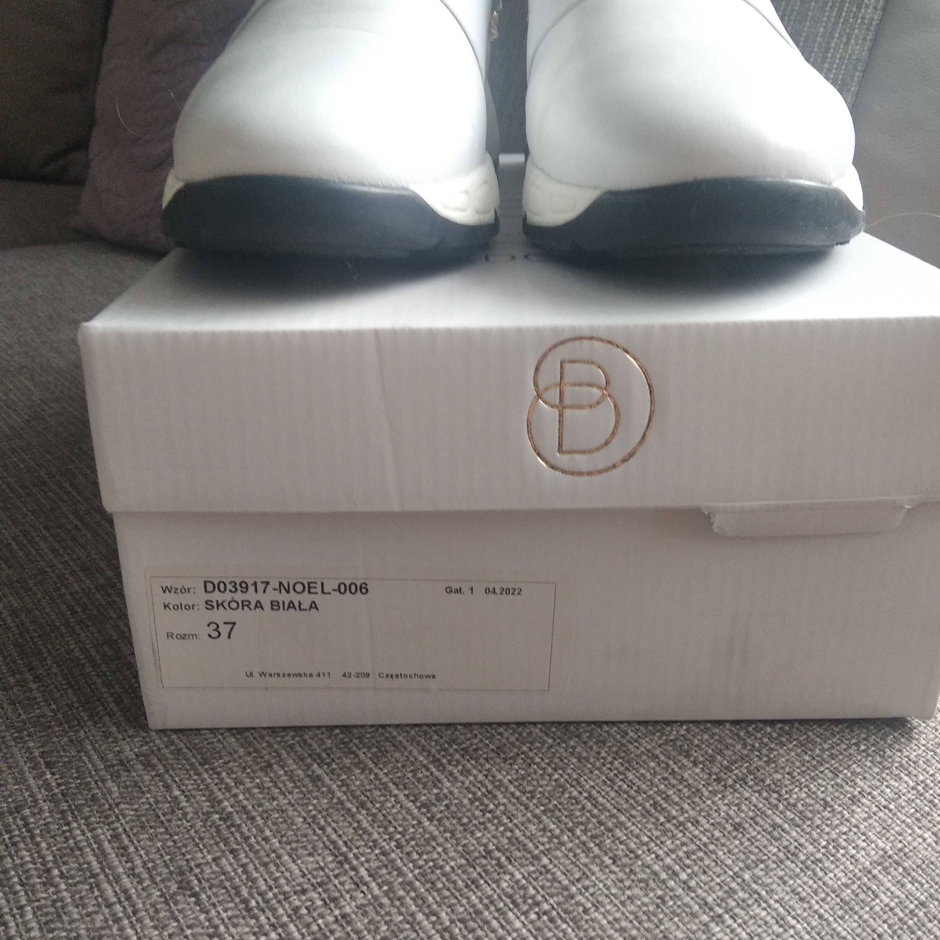 Sneakersy że skóry naturalnej