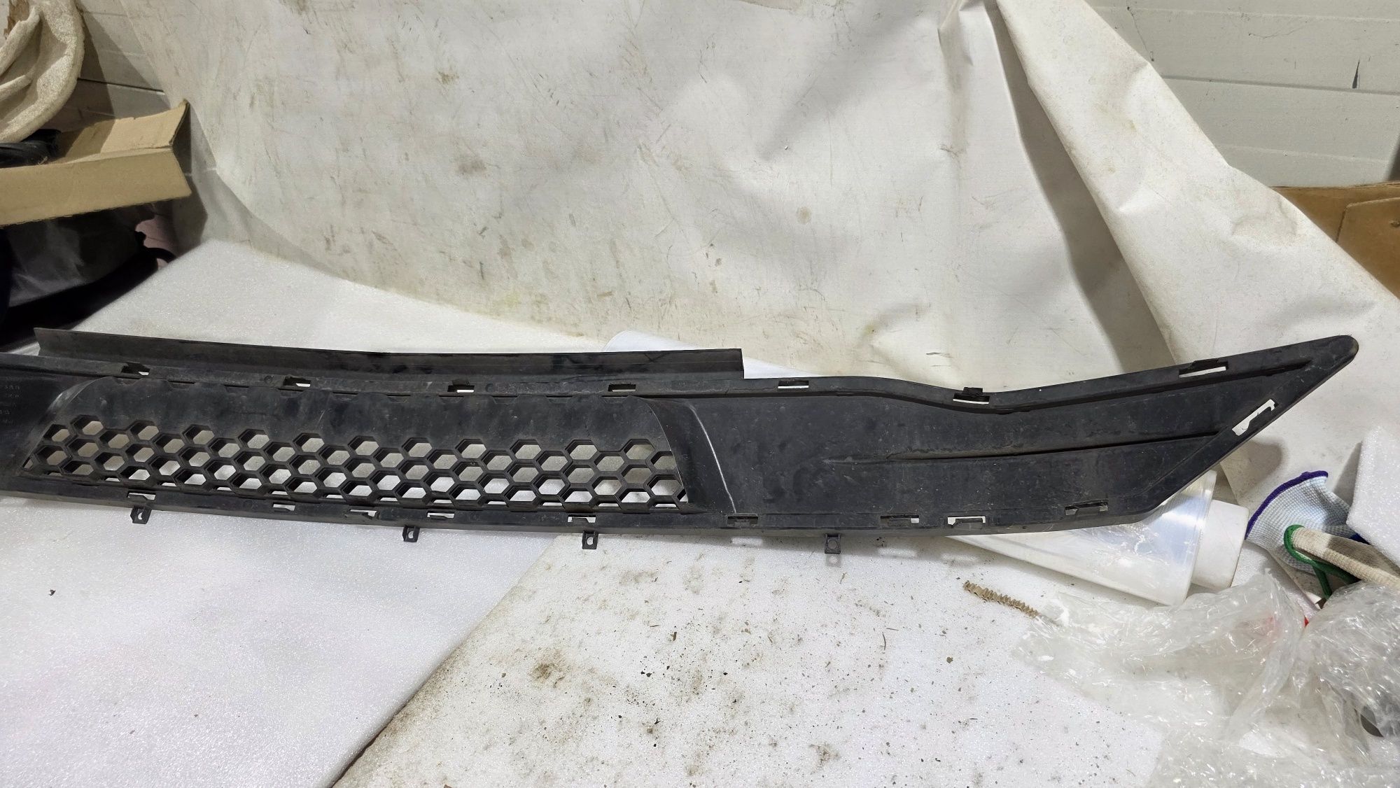 Grill atrapa kratka zderzaka dolny 18- bdb stan ford Mustang oryginał