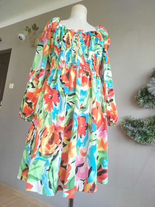 Rozmiar 46/48, Kwiecista sukienka dla damy z klasa!