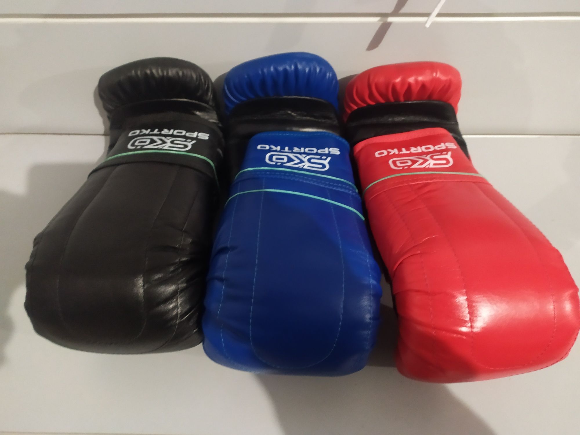 Снарядные Боксерские кожаные  перчатки Бинты Груши для бокса Sportko