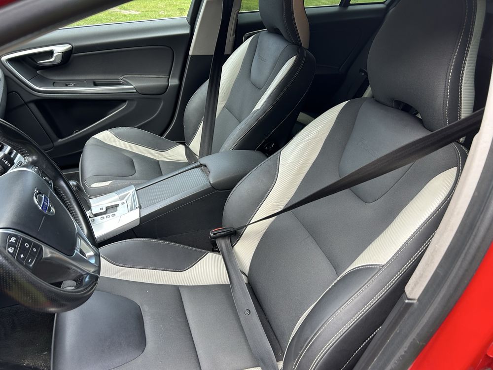 Volvo V60 2.4D5 R-Design 4x4 Polestar