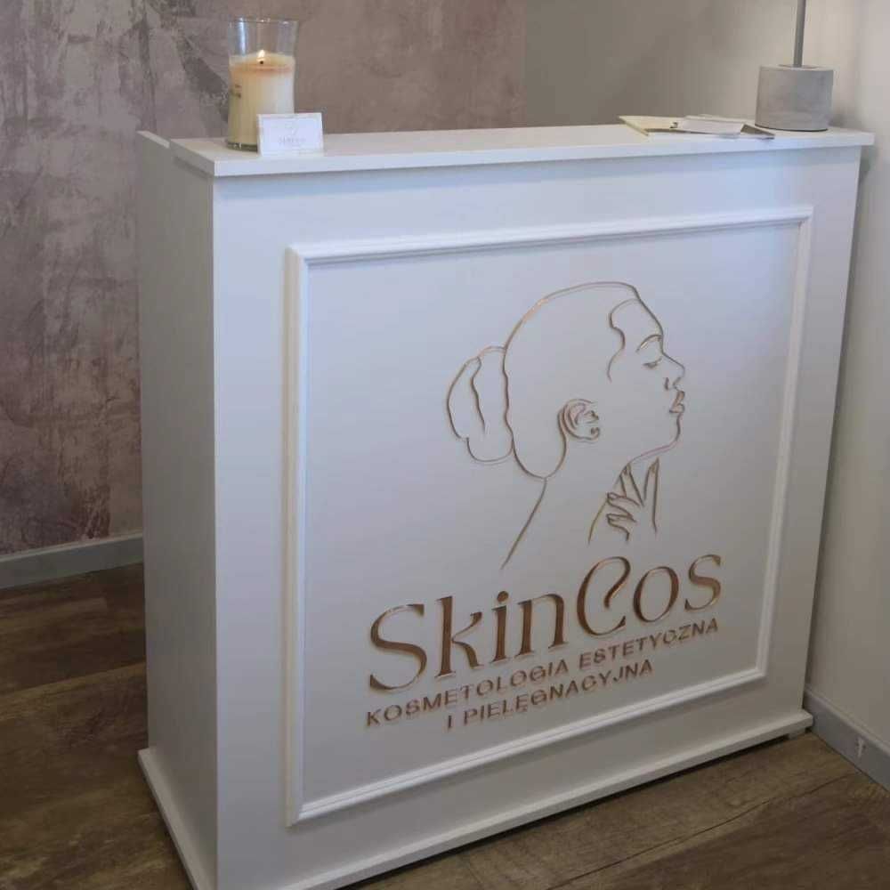 Lada sztukateria recepcja biurko salon