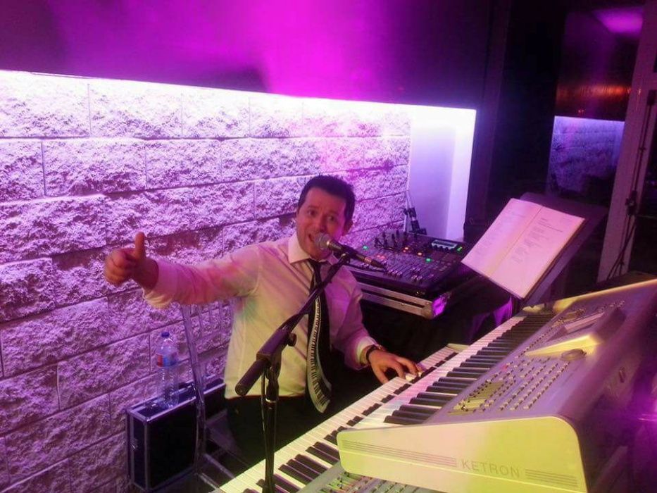 Organista/teclista vocalista Hugo Alvarinhas