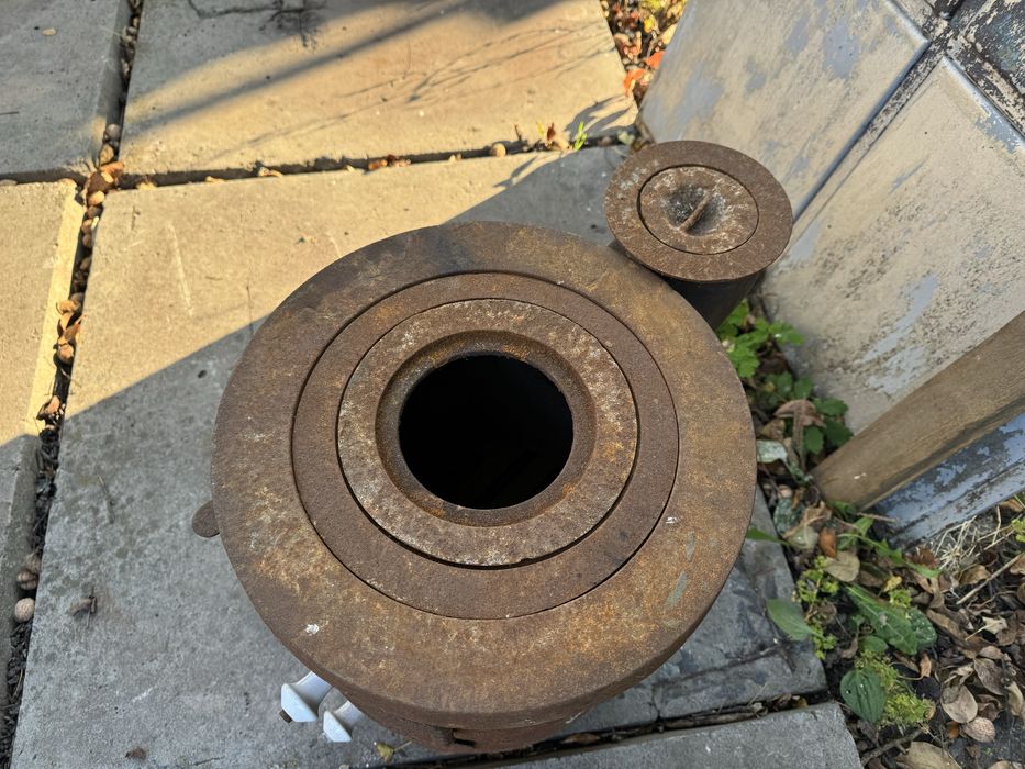 Продам НОВУЮ чугунную печку буржуйку в полном комплекте