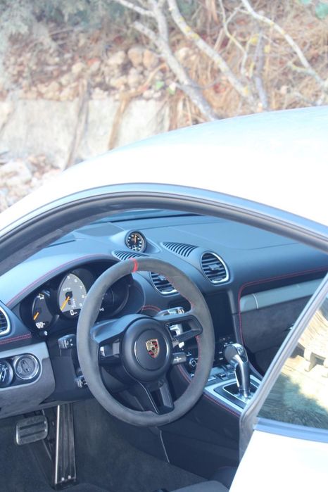 Porsche 718 cayman GT4