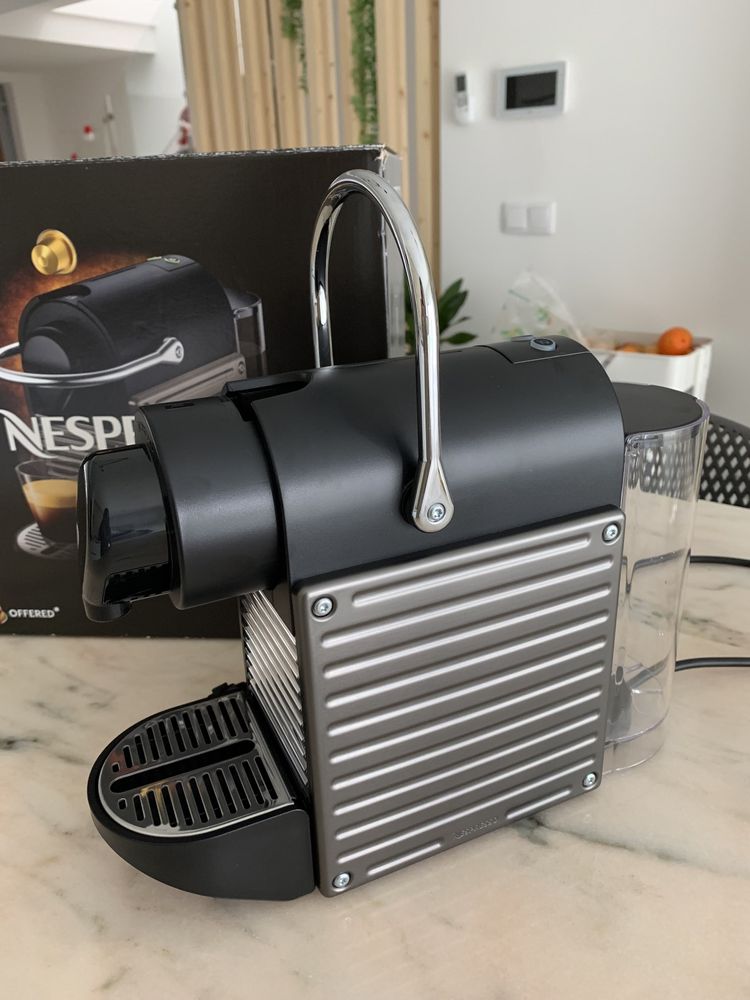 Maquina Nespresso pixie electric titan