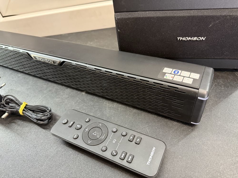 Jak nowy soundbar Thomson SB60BTS, Komplet