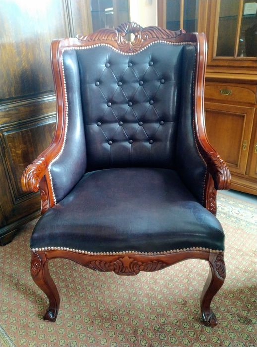 Stylowy gabinetowy fotel uszak