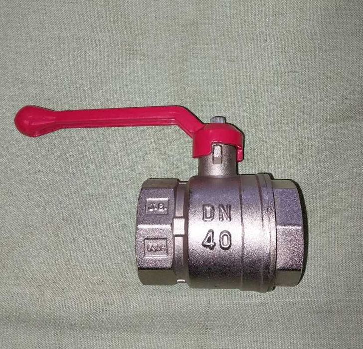 Кран водопроводный Valve 1 1/2"