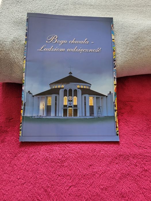 Album o początkach budowy świątyni pw. Podwyższenia Krzyża Świętego.