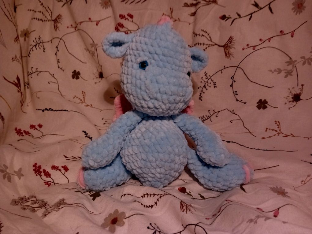 Smok amigurumi niebiesko-różowy