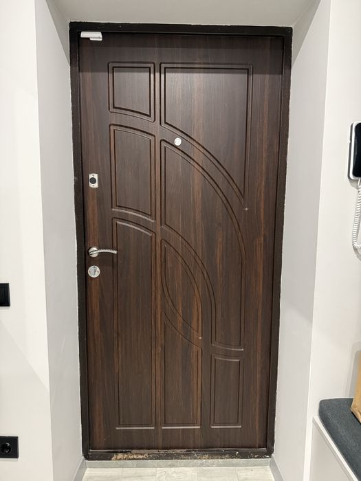 Двері вхідні б/у