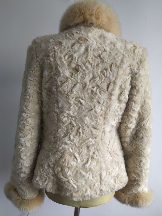 Полушубок жіночий