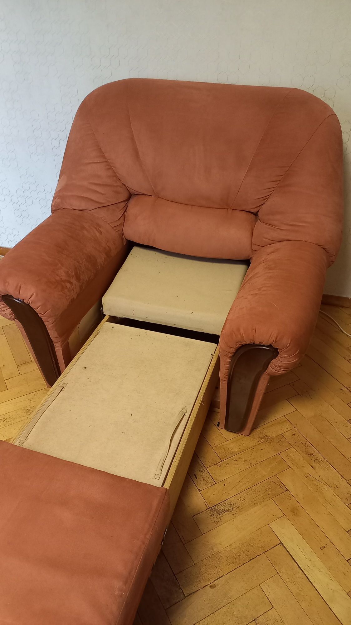Продам диван та крісло