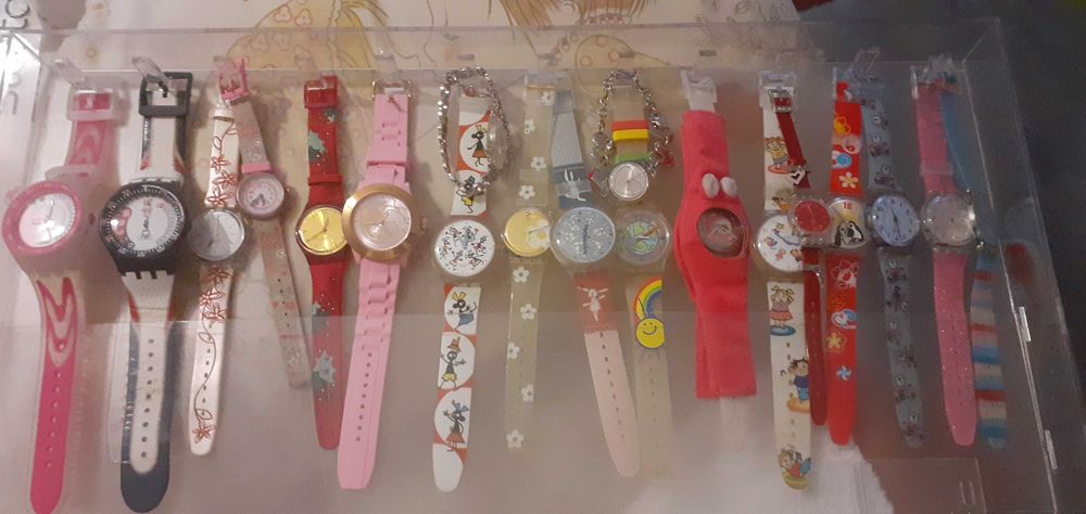 Relogios swatch em caixa da marca de exposicao