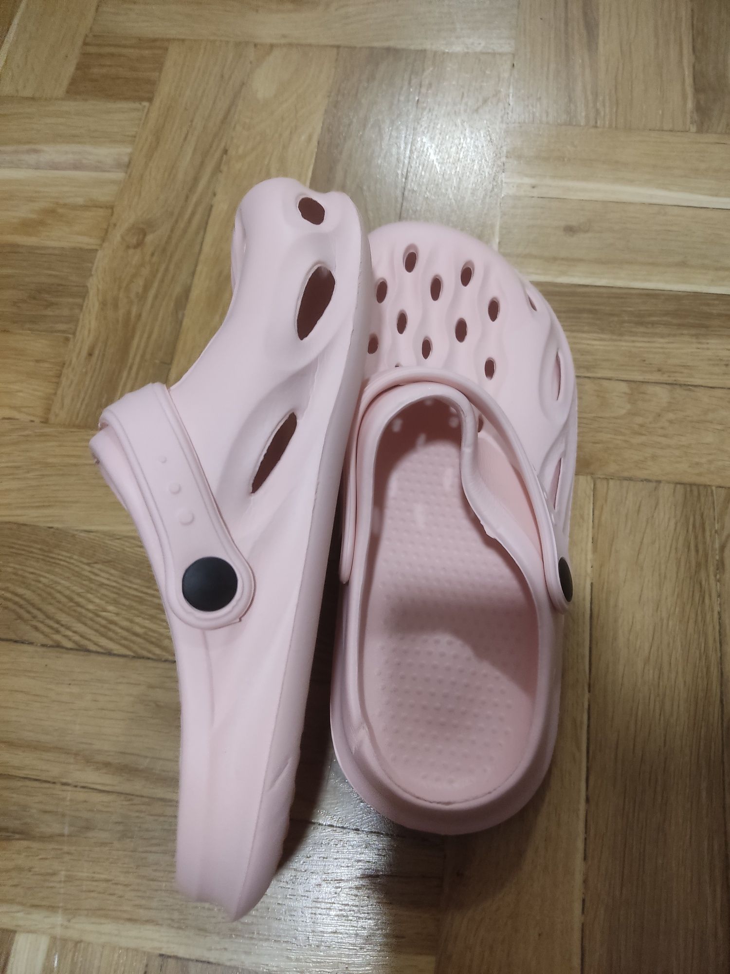 Продам новые босоножки в стиле Crocs