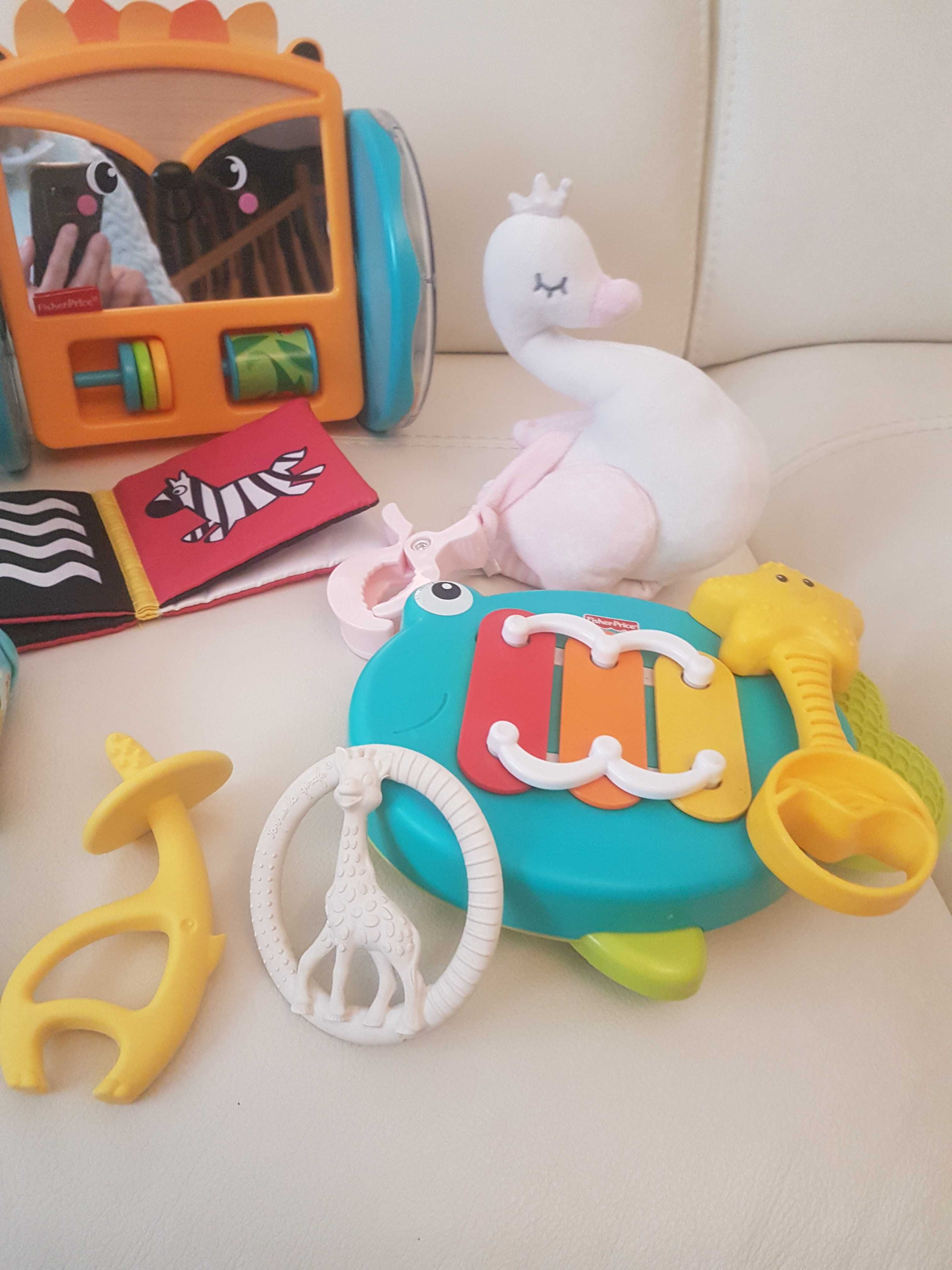 Zestaw firmowych zabawek dla niemowlaka   Mombella Lamaze Fisher Price