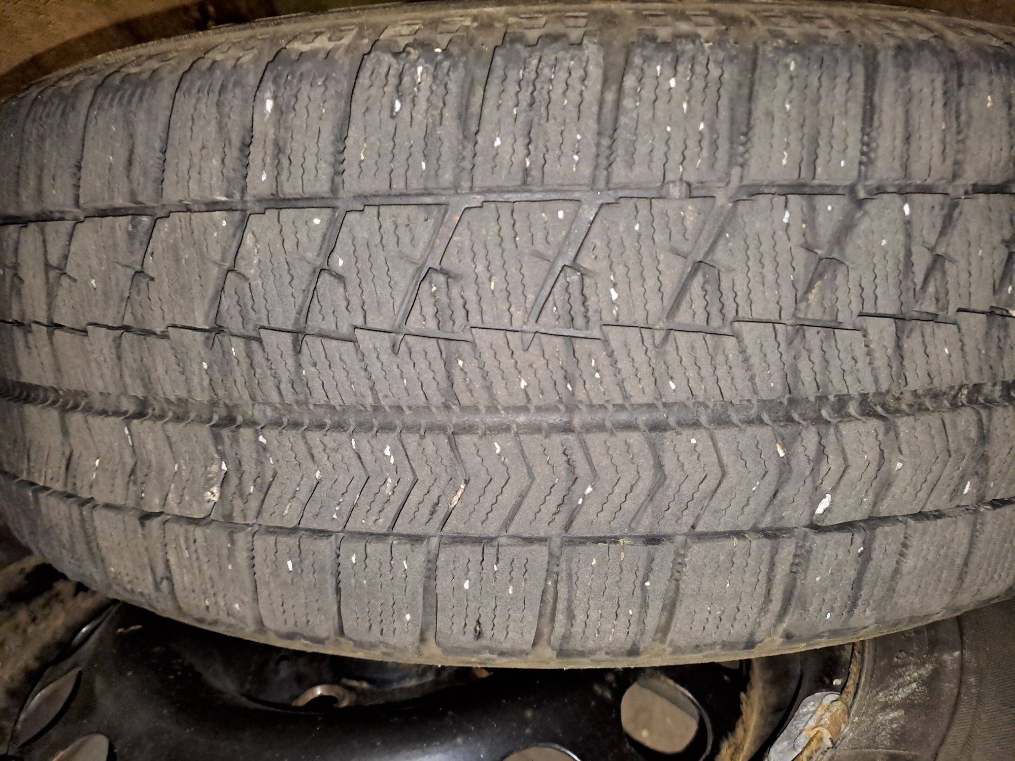 Продам зимові шини Bridgestone Blizzak VRX 2021 року на дисках