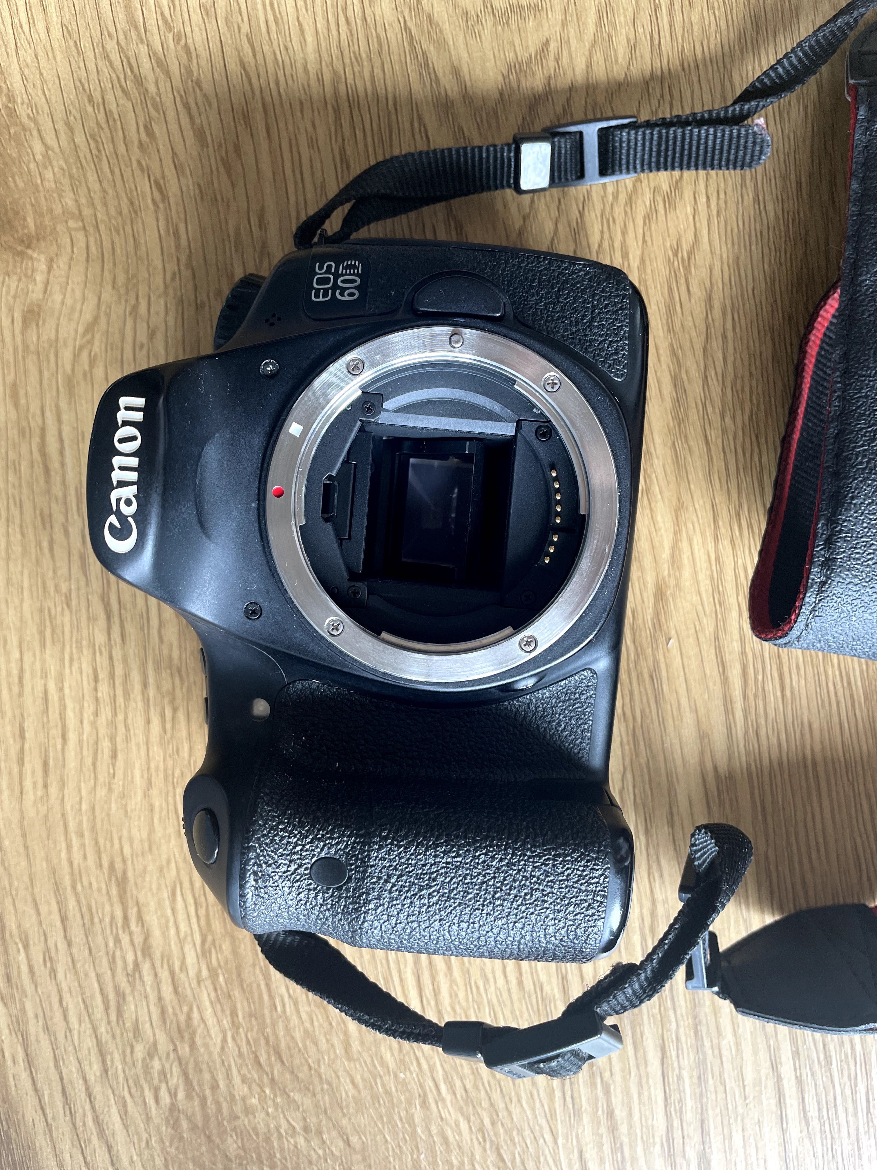 Canon EOS 60D z obiektywem FE 18mm–50 mm, f.3.5–5.6