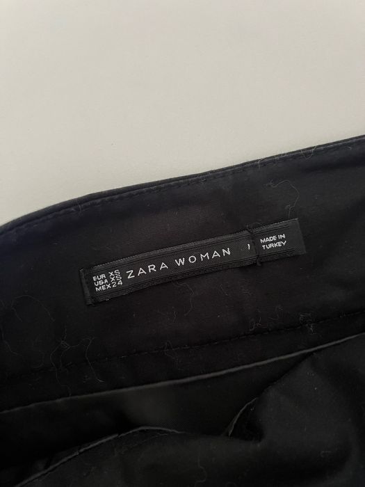 Czarna klasyczna elegancka spódniczka