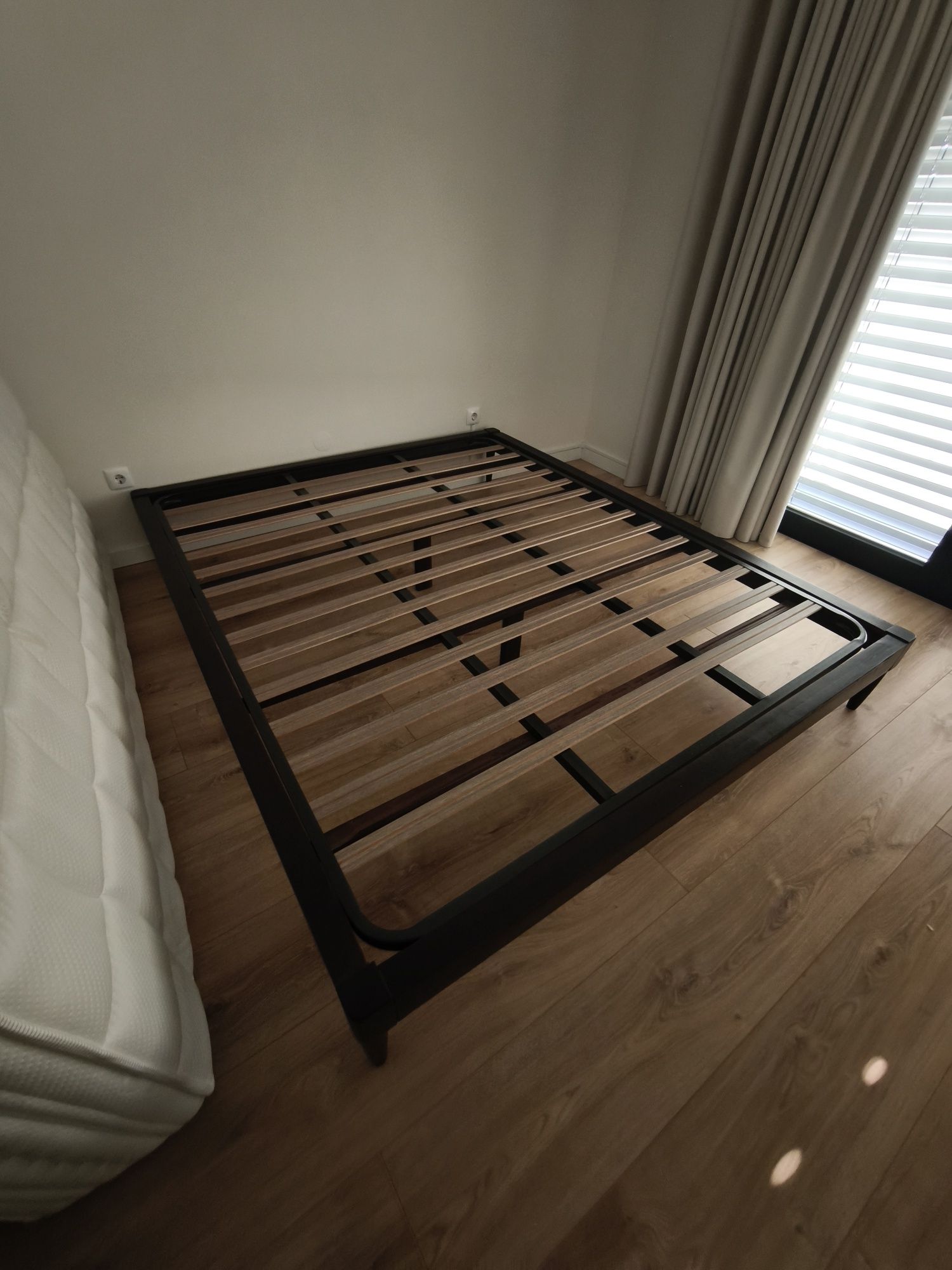 Cama / Sommier de madeira