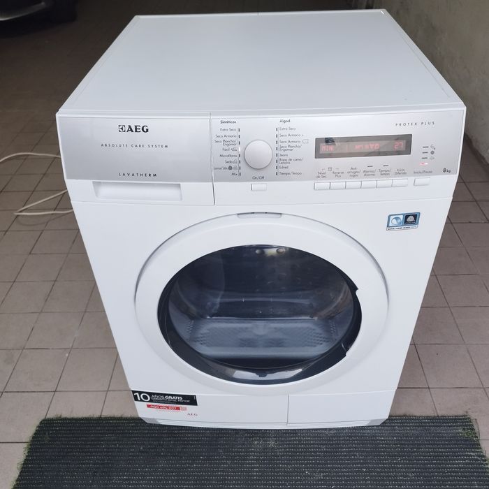 Máquina de secar roupa AEG com bomba de calor.