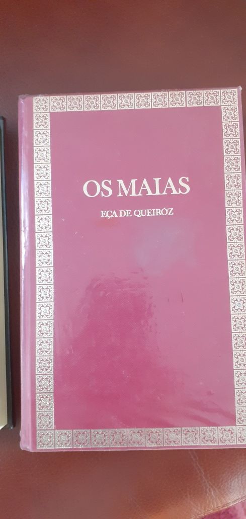 Livros Maias / Lusíadas / Crime Padre Amaro / e outros