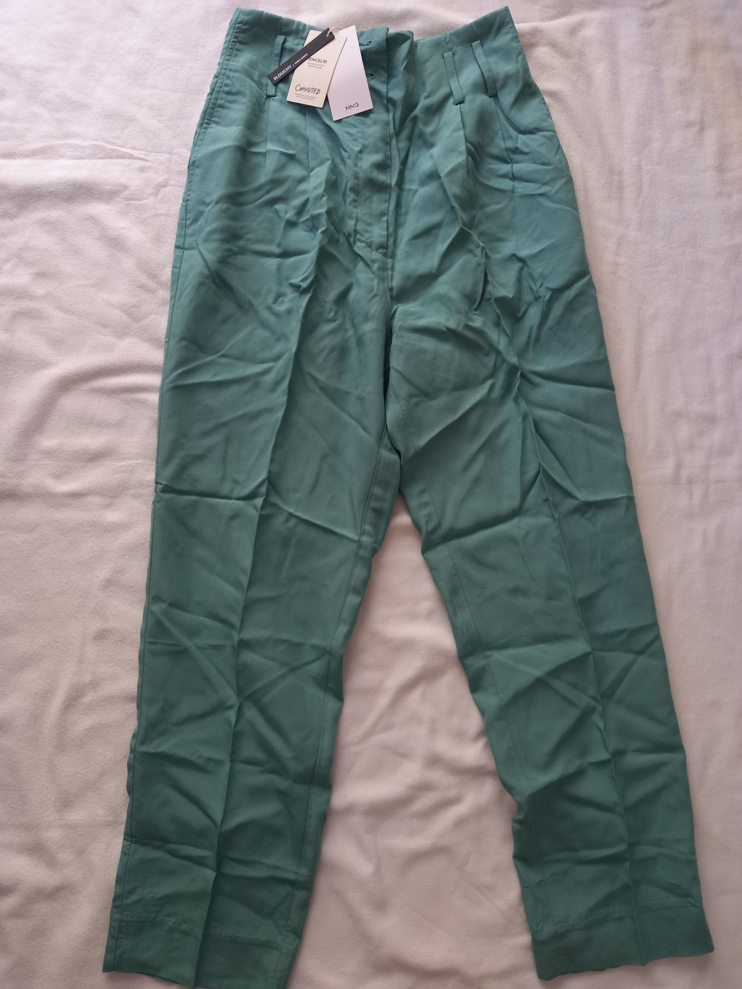 Calça verde da Mango