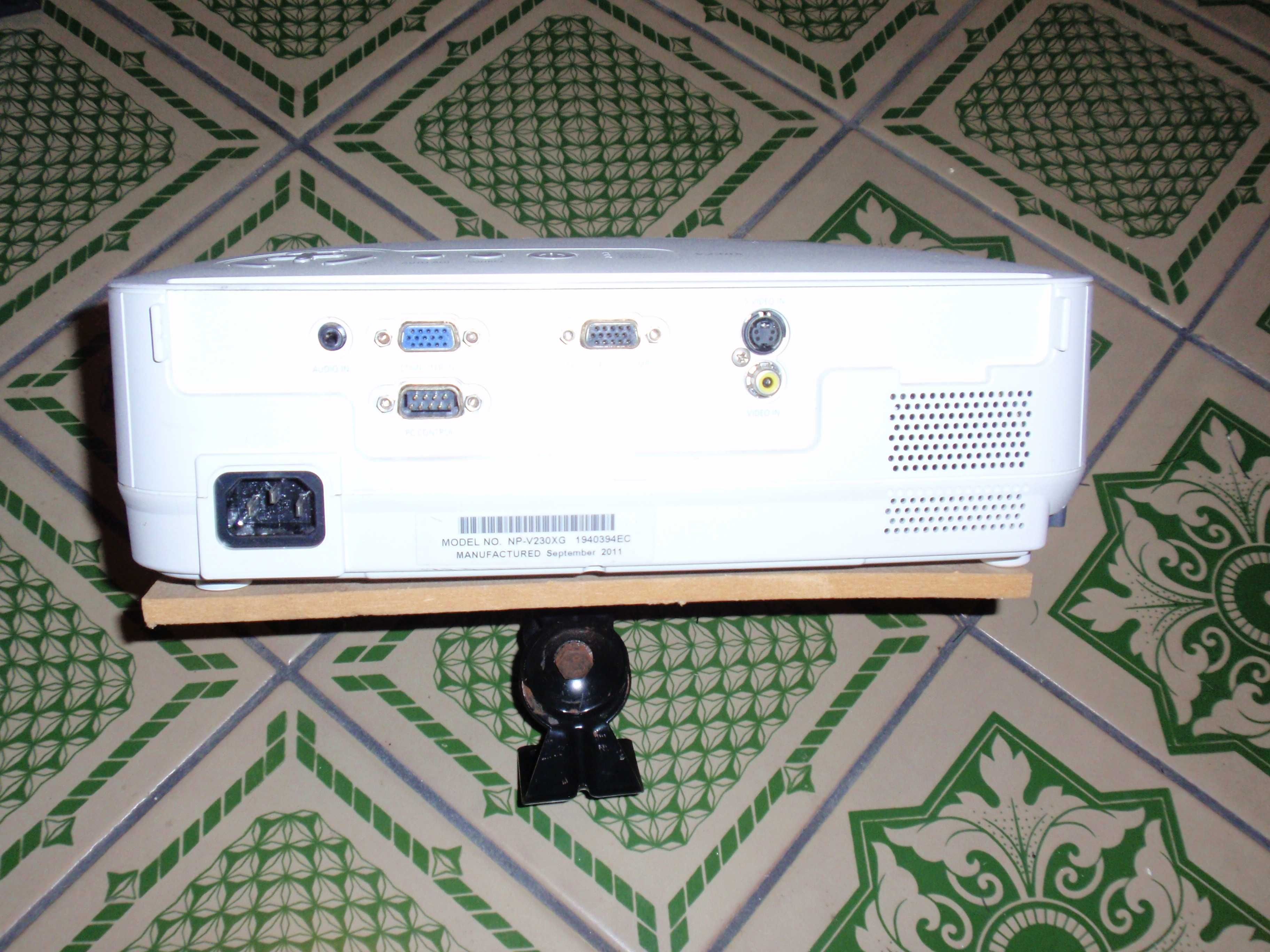 projektor NEC V230X
