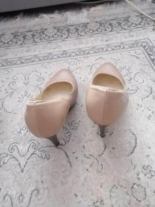 Buty że skóry na szpilce 2 para gratis