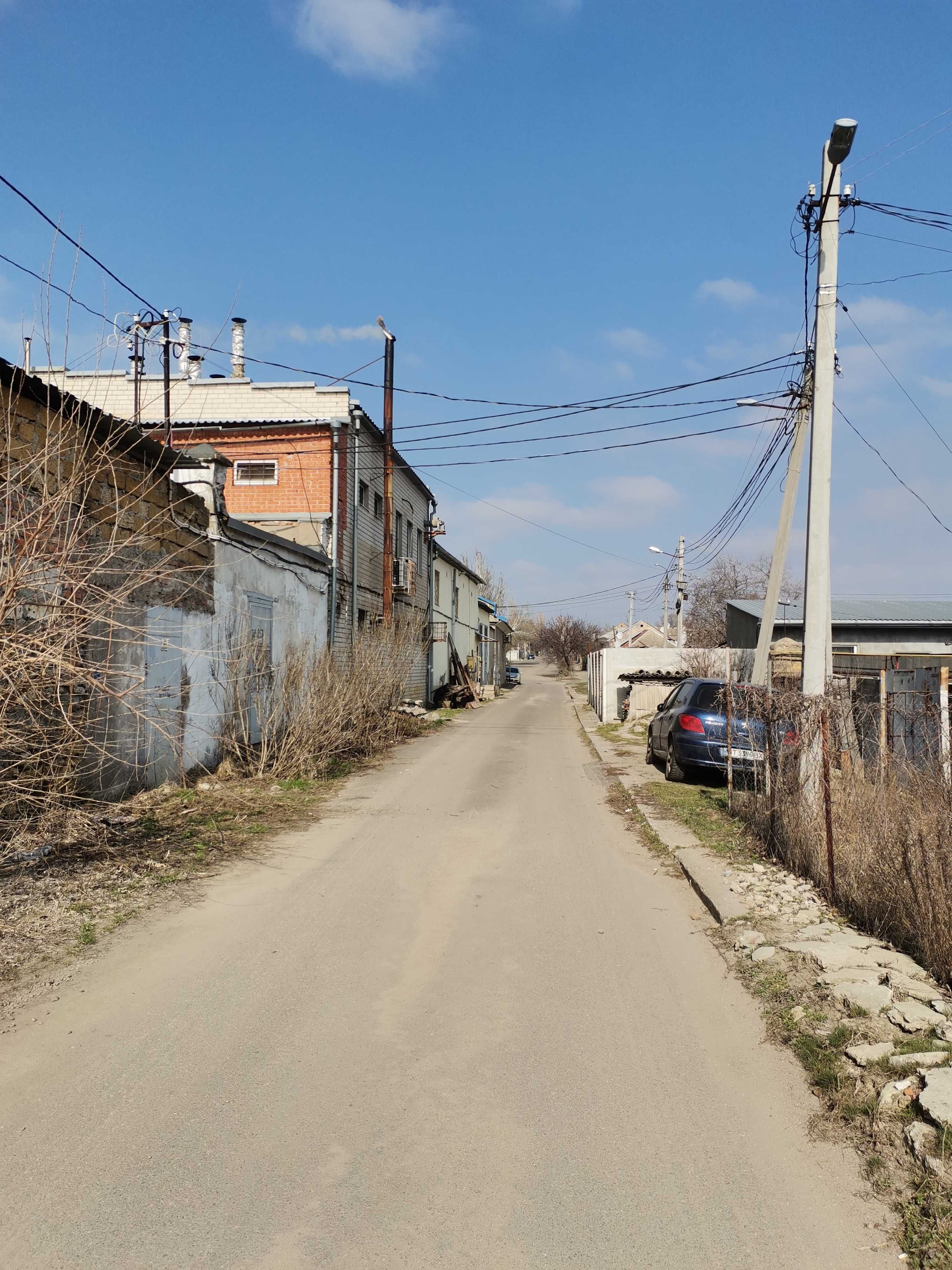 У продажу 2 кімнатний будинок с садом.