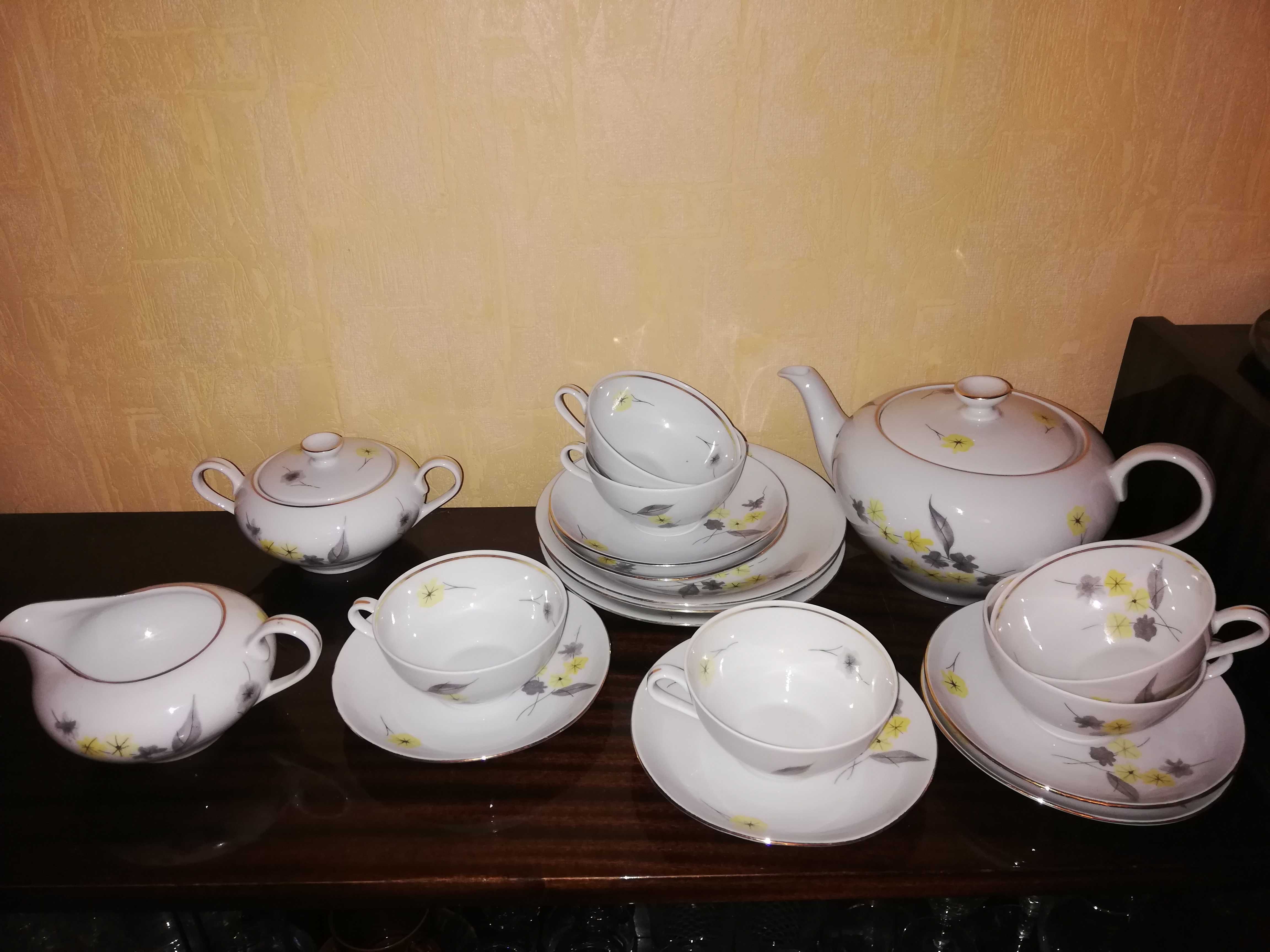 Porcelanowy serwis kawowy Wałbrzych retro PRL