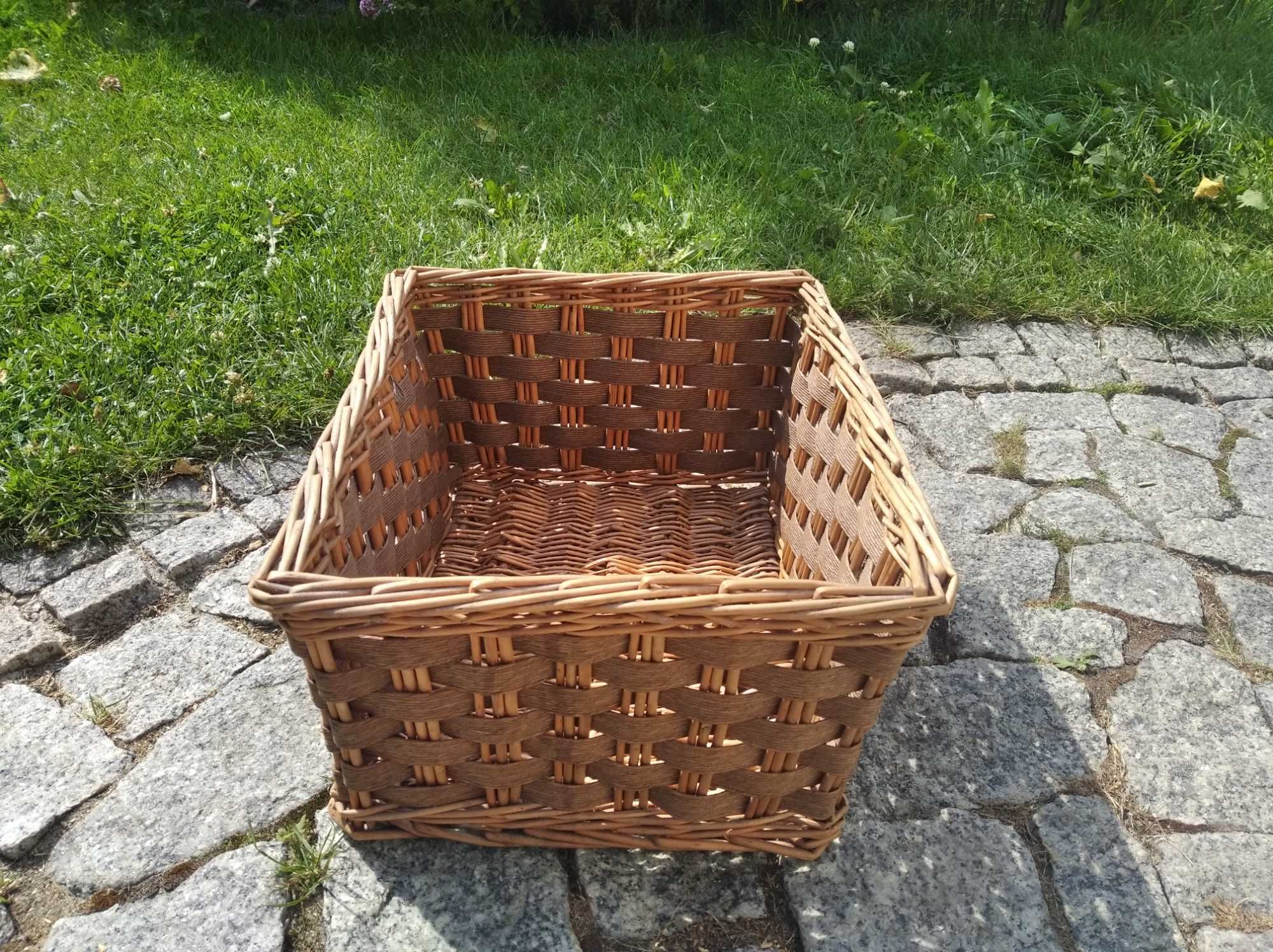 Wiklinowy koszyk