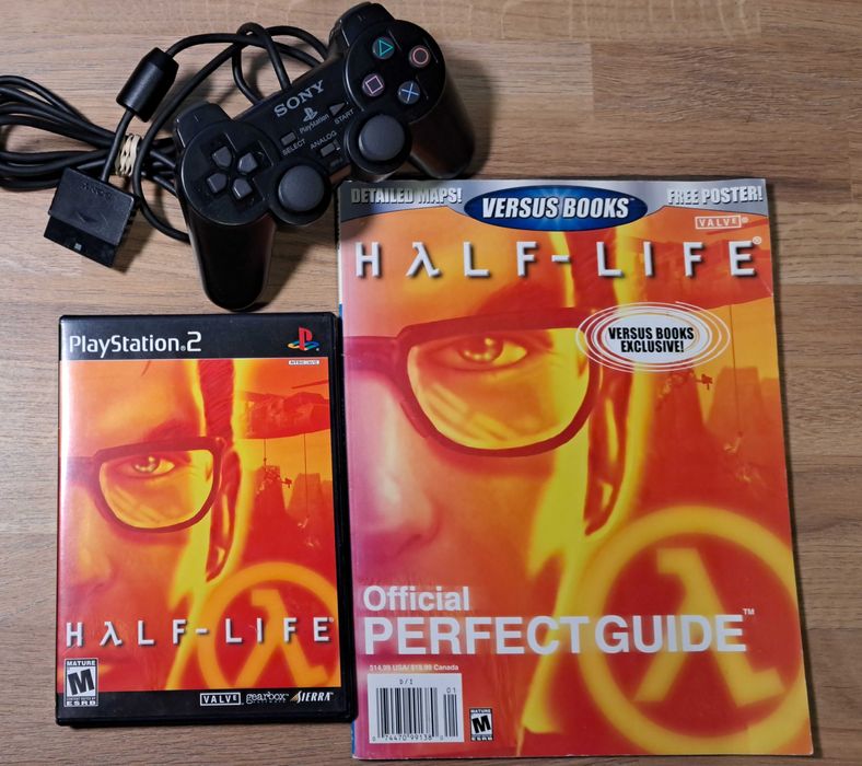 Комплект Half-Life для Playstation 2 з артбуком, джоєм і картою PS2.