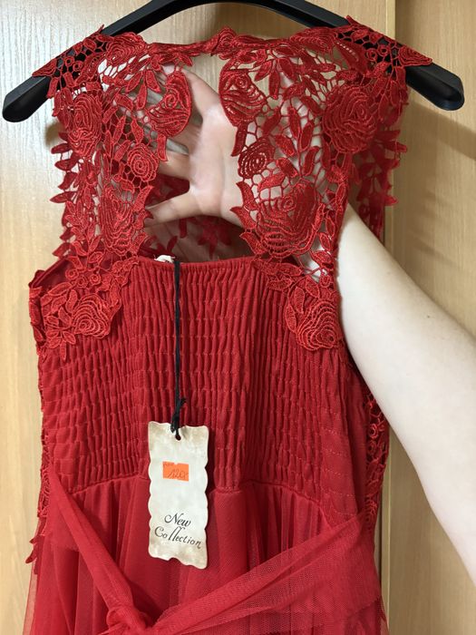 Piekna czerwona sukienka