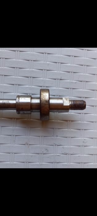 Ośka koła tył tylnego MZ 150 ETZ z łożyskiem oś piasty tylnego koła