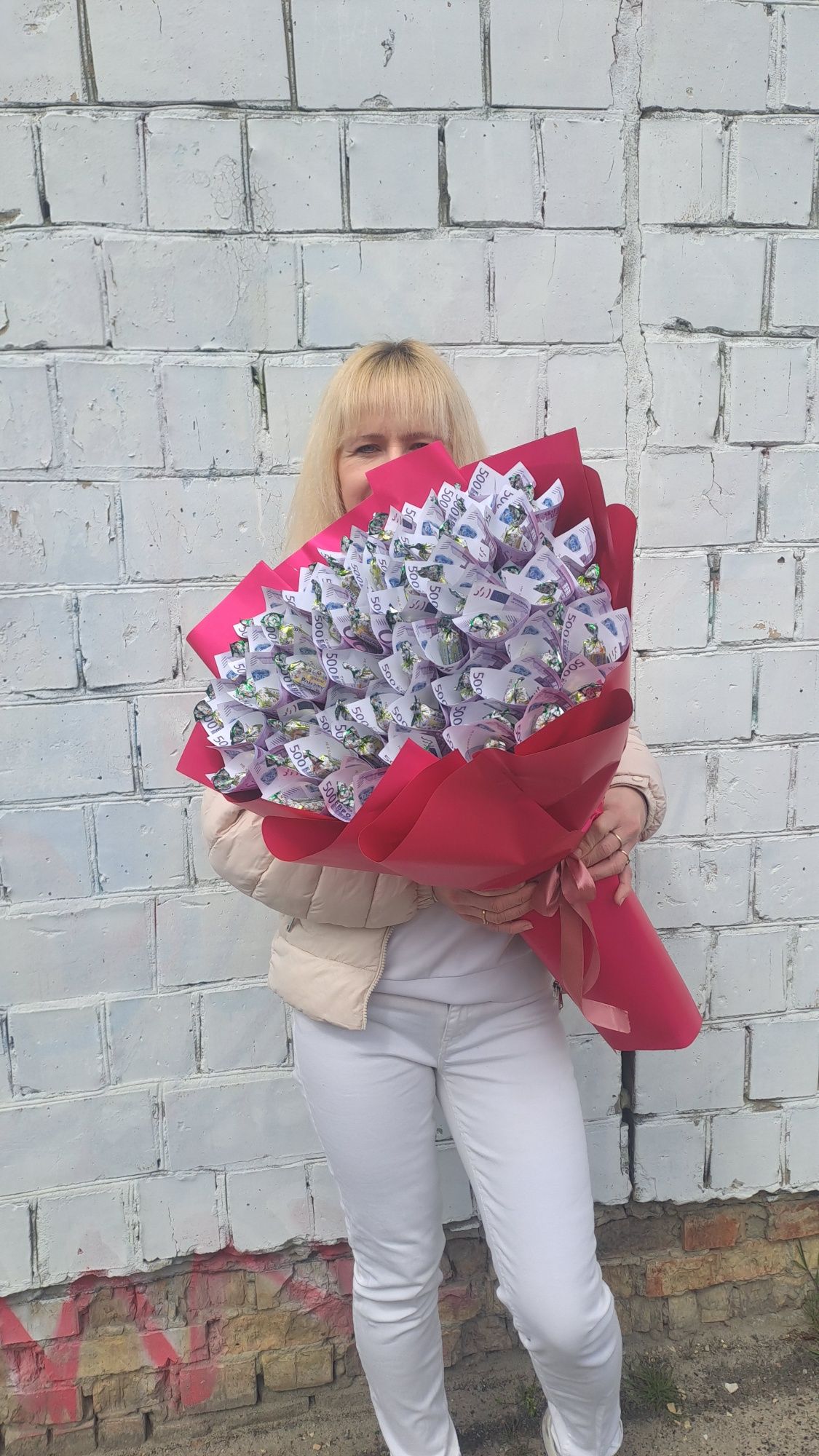 Букет з цукерок і сувенірних купюр