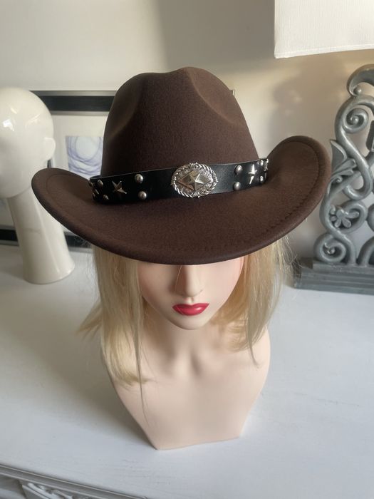 Brązowy kapelusz kowbojski