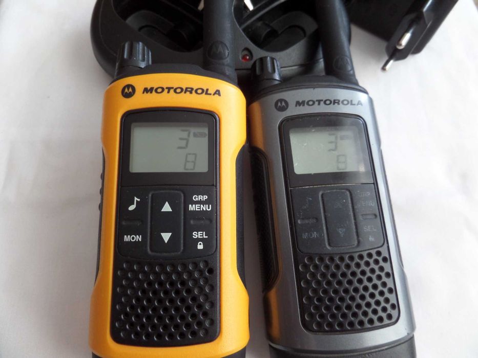 Рації Motorola TLKR T80 та  Motorola TLKR T80 Extreme