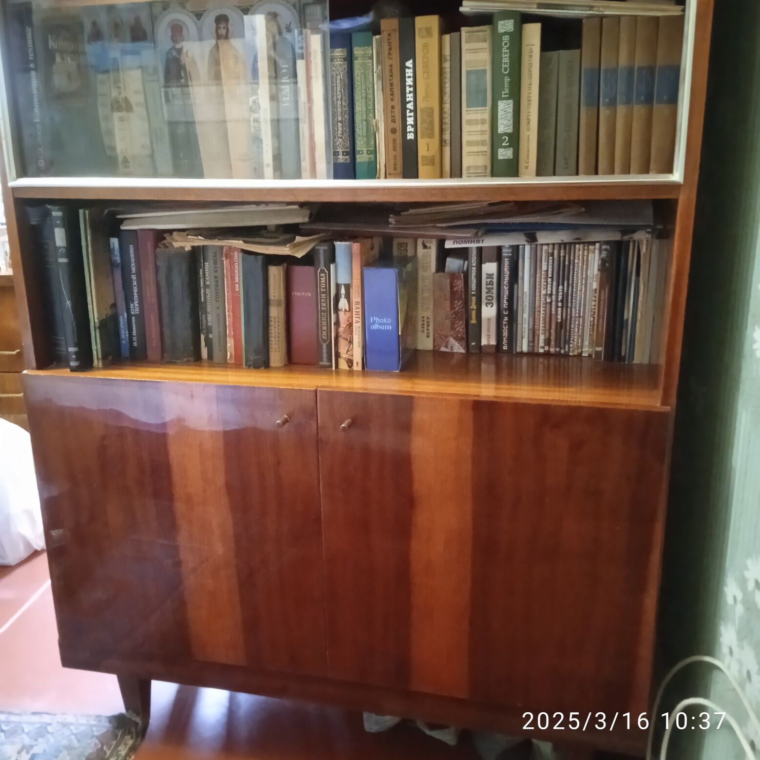 Сервант для посуды и книг , " Тересва " , Закарпатье.